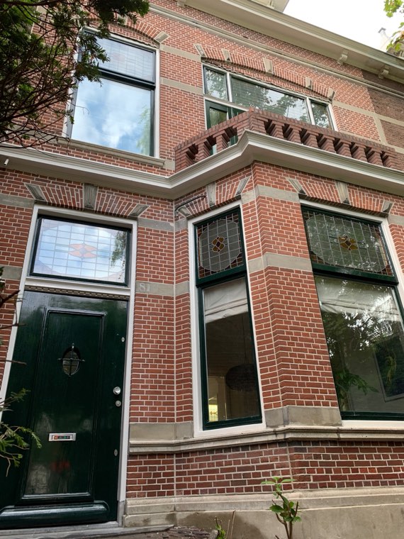 Herenhuis met erker en balkon