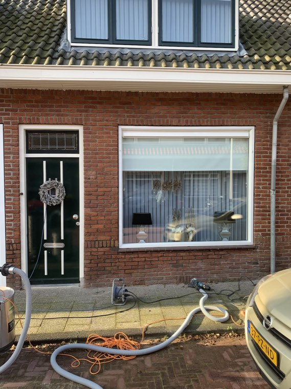 Rijtjeshuis met groot raam