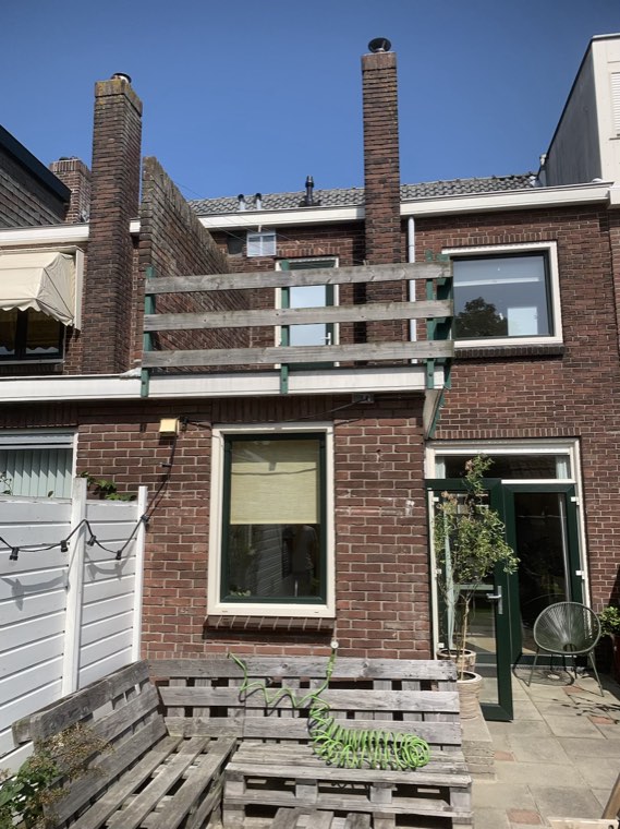Achtergevel met schoorstenen