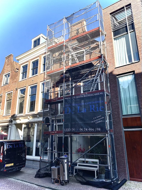 Steiger voor een smal pand
